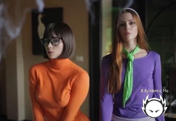 Sweetie Fox, Arina Fox - Velma And Daphne Uncovering Hidden Desires (2025/OnlyFans.com/FullHD)