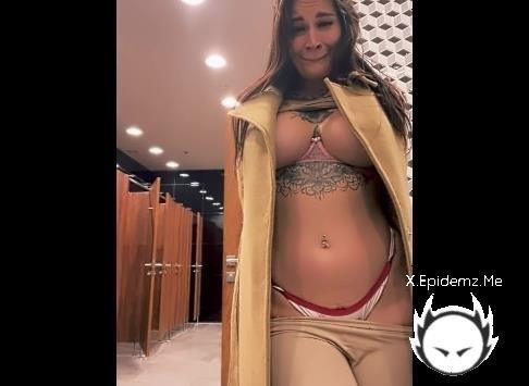 TattoogirlAlia - Risky Play With My Pussy Leads To A Squirt In The Mall Bathroom (2025/PornhubPremium.com/OnlyFans.com/SD)