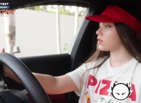 Siena Sky - Fucked A Pizza Delivery Girl For Being Late, Got A Tip With A Powerful Creampie In Her Pussy (2025/PornhubPremium.com/OnlyFans.com/FullHD)