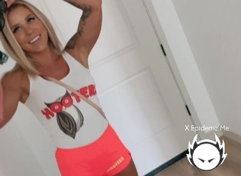 Littlebuffbabe - Blonde Hooters Waitress Jessica Gets Fucked Raw (2025/PornhubPremium.com/OnlyFans.com/FullHD)