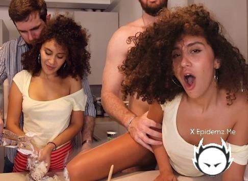 Beatrice Segreti - Beatrice Segreti Si Fa Scopare Da Girthmasterr In Cucina, Matterello O Cazzo Enorme? (2025/PornhubPremium.com/OnlyFans.com/FullHD)