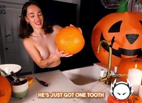 Cheekymz - Topless Pumpkin Carving (2025/PornhubPremium.com/OnlyFans.com/FullHD)
