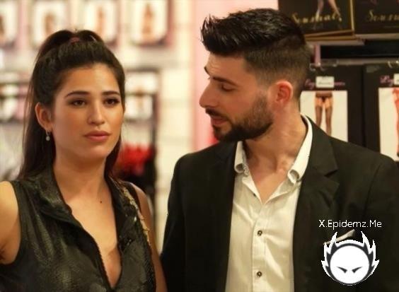 Vanessa - 33 Years Old, Lawyer In Frejus (2025/JacquieEtMichelTV.com/SD)