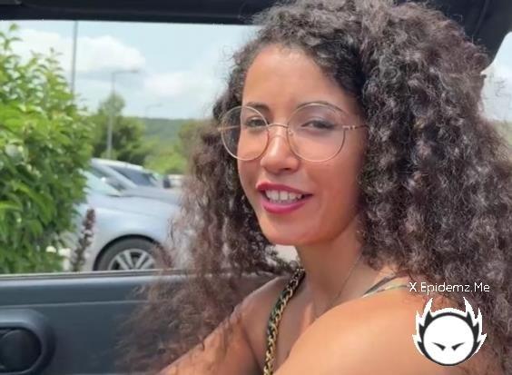 Prana - 22 Years Old, Hairdresser In Bondy (2025/JacquieEtMichelTV.com/SD)
