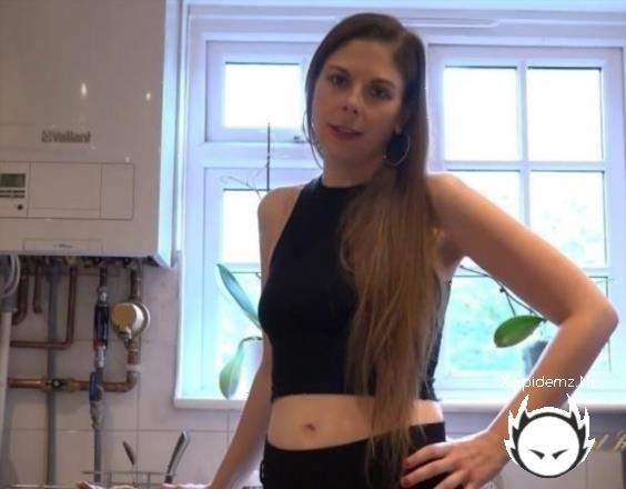 Alice Maze - Alice Masturbates And Gives You A Blowjob In The Kitchen Pov (2025/AuntJudysXXX.com/FullHD)