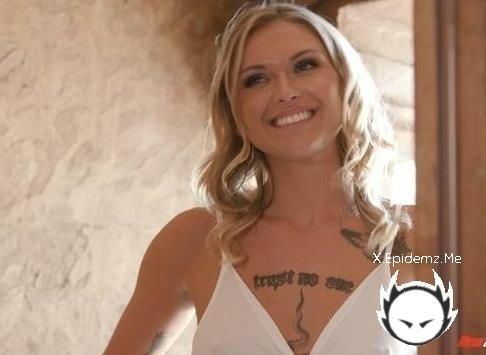 Juliana Marie - Has An Explosive Holiday Hang Out (2025/NewSensations.com/SD)