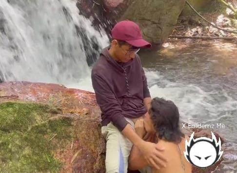 Julianapalvin - Le Doy La Mejor Follada De Su Vida En La Selva A Linda Chica Desconocida A Cambio De Darle Posada. (2025/PornhubPremium.com/OnlyFans.com/FullHD)