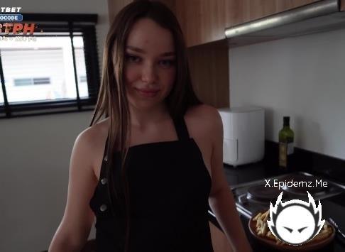 Siena Sky - Stepsister Cooked A Juicy Steak. I Had To Fuck Her In The Kitchen. (2025/PornhubPremium.com/OnlyFans.com/FullHD)