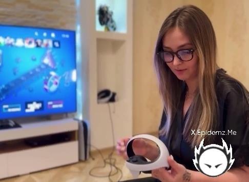Sasha Paradise - Tricky Stepson Fucks His Naive Stepmom While She Is In Virtual Reality (2025/PornhubPremium.com/OnlyFans.com/FullHD)