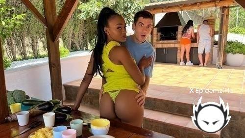 Malia Lenoir - Sneaky Sex At Backyard Bbq (2025/RKPrime.com/RealityKings.com/SD)