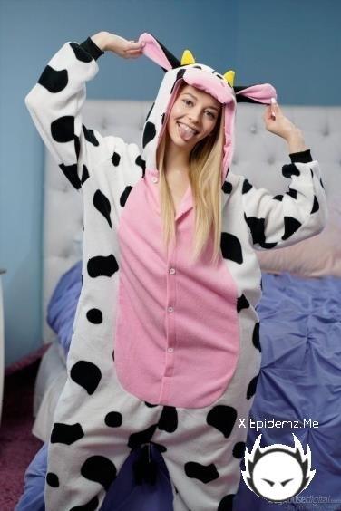 Jessica Ryan, Lily Larimar - Her First Milf 29 Scene 4 (2025/Doghousedigital.com/FullHD)