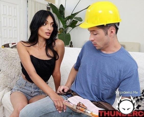 Laynee James - Sexy Laynee James Makes Sparks Fly With An Electricians Thundercock (2025/ThunderCock.com/NaughtyAmerica.com/SD)