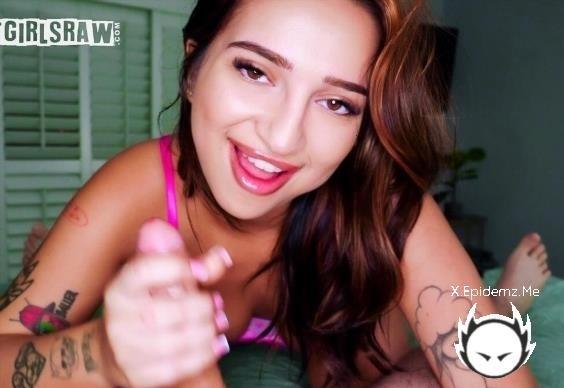 Amateurs - Horny Gf Cant Wait (2025/HotGirlsRaw.com/FilthyKings.com/FullHD)