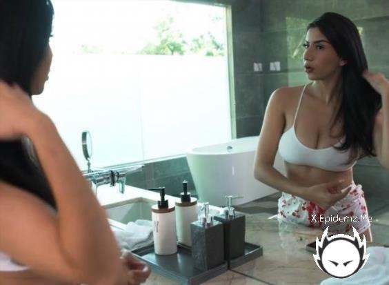 Roxie Sinner - Horny Fan Service (2025/LoveHerBoobs.com/SD)