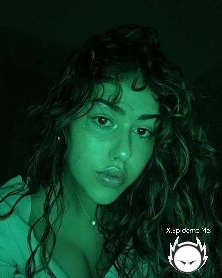 Izamariposa - Gifts Me A Deep Throat For Christmas - Blowjob (2025/Blowketing.com/Manyvids.com/HD)