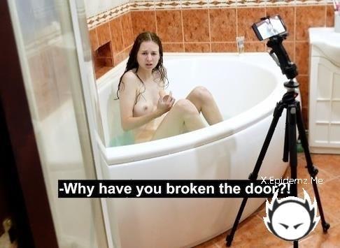 Anna Sibster - I Caught My Roommate In The Bathroom Filming A Strange Video. (2025/PornhubPremium.com/OnlyFans.com/FullHD)