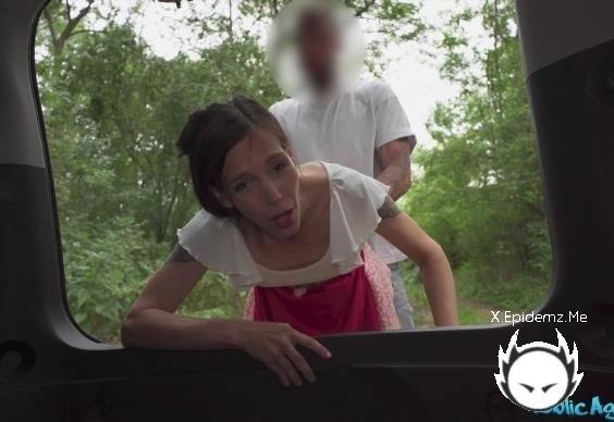 Mia Moone - Shy Waitress Needs More Than Tips (2025/PublicAgent.com/FakeHub.com/FullHD)