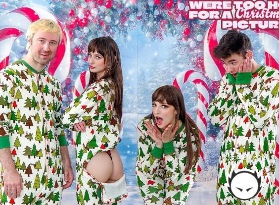 Lana Smalls, Lexi Luna - Were Too Horny For A Christmas Card Picture - S11E2 (2025/FamilySwap.com/SD)