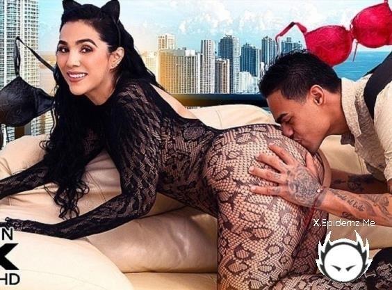 Sarah Black - Lingerie-Clad Stepmom (2025/SexMex.com/FullHD)