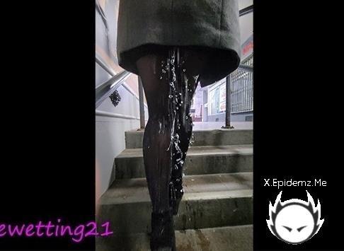 Lovewetting21 - Naughty Girl Pisses In Her Pantyhose In Public, Then Gets Fucked (2025/PornhubPremium.com/OnlyFans.com/SD)
