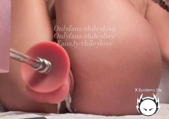 Thedivineebony - Ebony Lightskin Gets Up Close And Personal With Her Pussy (2026/PornhubPremium.com/OnlyFans.com/FullHD)