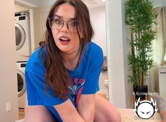 Amateurs - Step Sister Shares Bed And Her Asshole (2026/HouseholdFantasy.com/OnlyFans.com/FullHD)