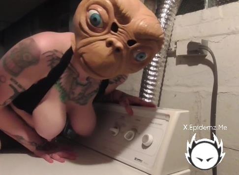 Elle Hell - Et Discovers Dryer And Humps It (2026/PornhubPremium.com/OnlyFans.com/FullHD)