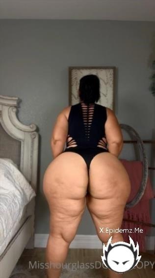 Misshourglass - Fat Ass Mom (2022/Onlyfans.com/SD)