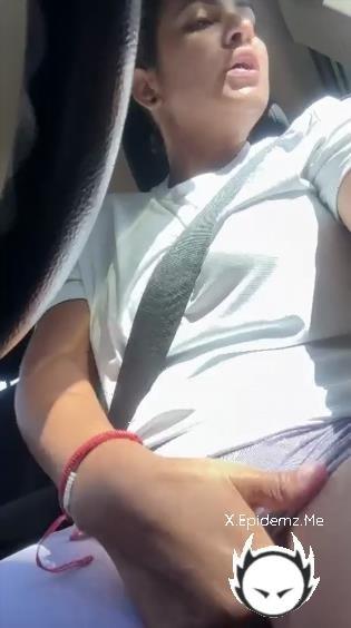 Lavil33 - Me Doy Rico A Escondidas Y Casi Me Ve Mi Vecino (2026/PornhubPremium.com/OnlyFans.com/SD)