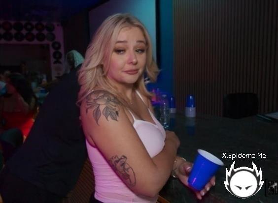 Lucky Kay Love - Getting Lucky At The Lounge (2026/HesGotRizz.com/Mofos.com/SD)