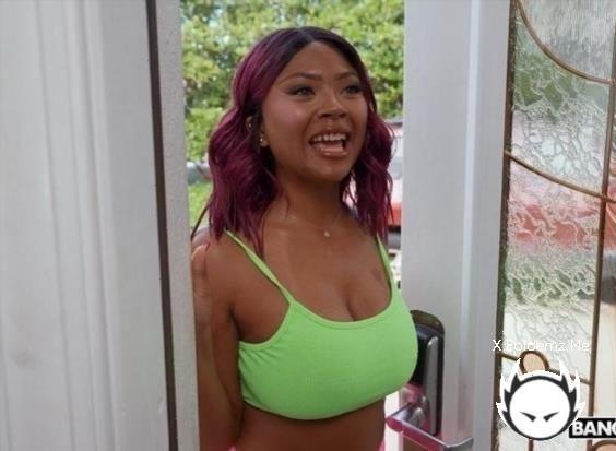 Avery Jane - Avery Jane Surprises Fan With Booty (2026/AssParade.com/BangBros.com/SD)