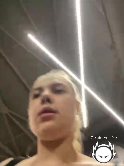 Jucielussie - Extreme Squirt Fucking In The Locker Room (2026/PornhubPremium.com/OnlyFans.com/SD)