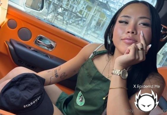 Vivienne Vo - Cute Starbucks Girl Gets Fucked During Her Shift In My Rolls Royce (2026/OnlyFans.com/HD)