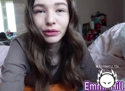 EmmiHill - Feet Fetish! Skinny Teen Shows Her Feet (2026/PornhubPremium.com/OnlyFans.com/HD)