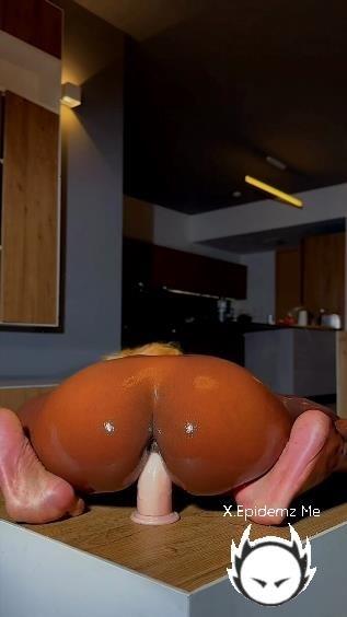 Queen Tashar - One Of My Subscribers Told Me To Ride A Dildo In The Kitchen (2026/PornhubPremium.com/OnlyFans.com/SD)